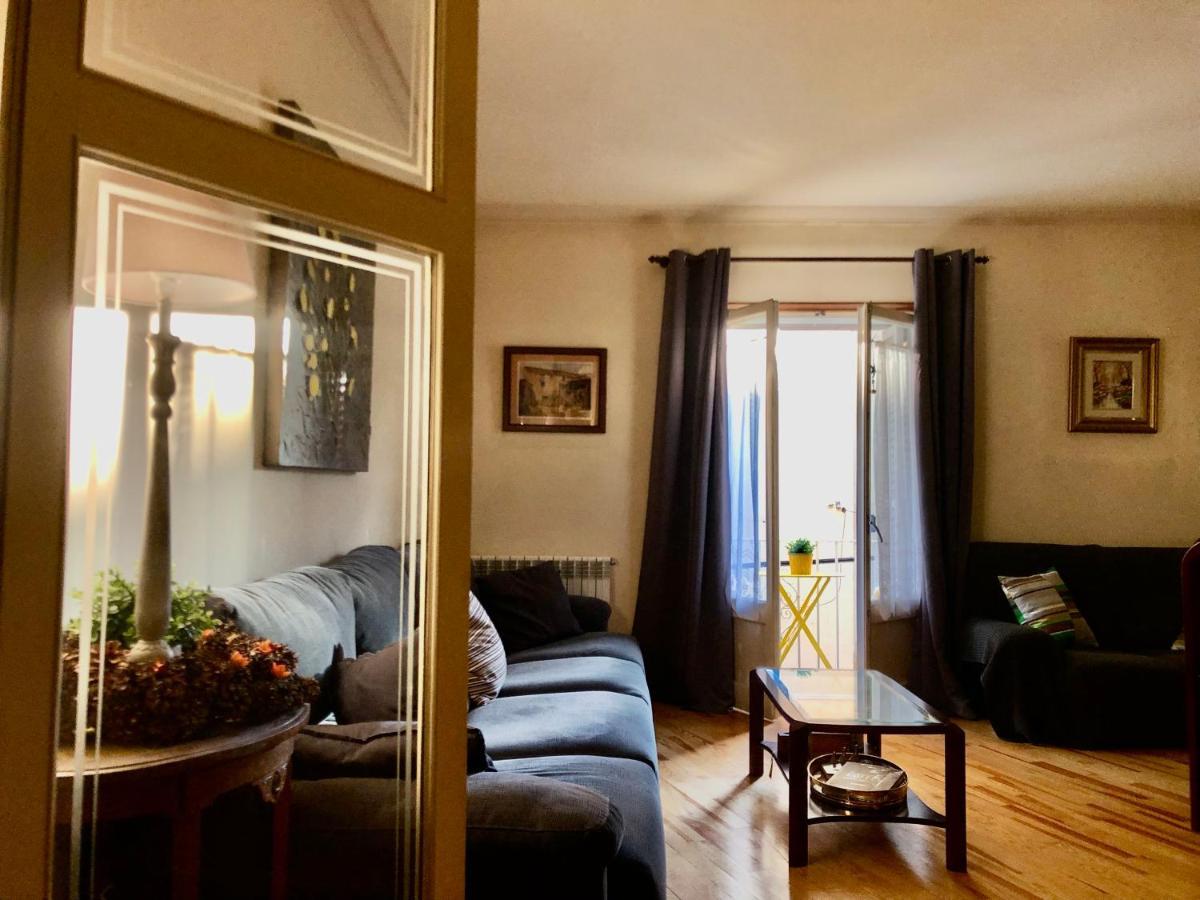 Maison Biscuit. Apartament A La Placa De La Vila Кампродон Экстерьер фото