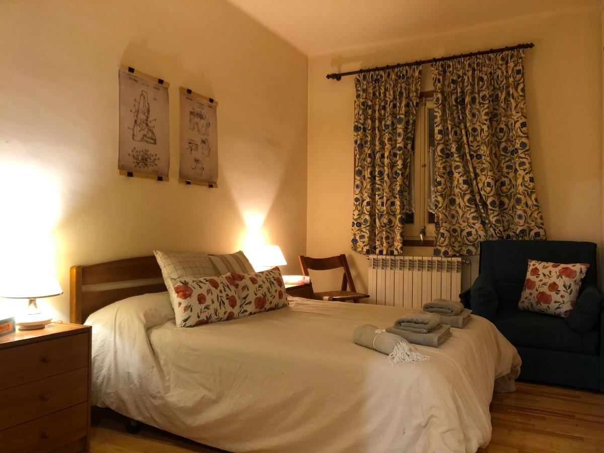 Maison Biscuit. Apartament A La Placa De La Vila Кампродон Экстерьер фото