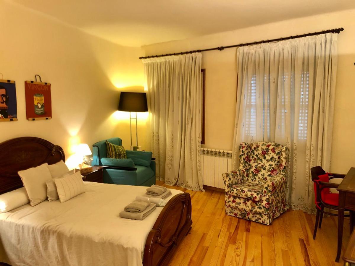 Maison Biscuit. Apartament A La Placa De La Vila Кампродон Экстерьер фото